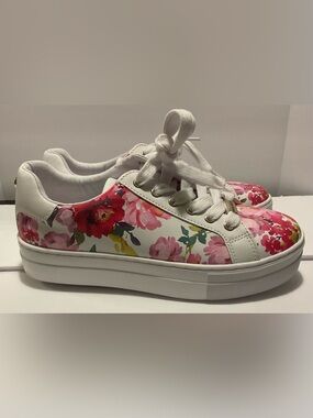 NWT - Nine West Gatspy/Layna Sneakers with Pink Floral Pattern, Sz 6